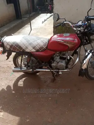 Bajaj Avenger 220 2021 Red