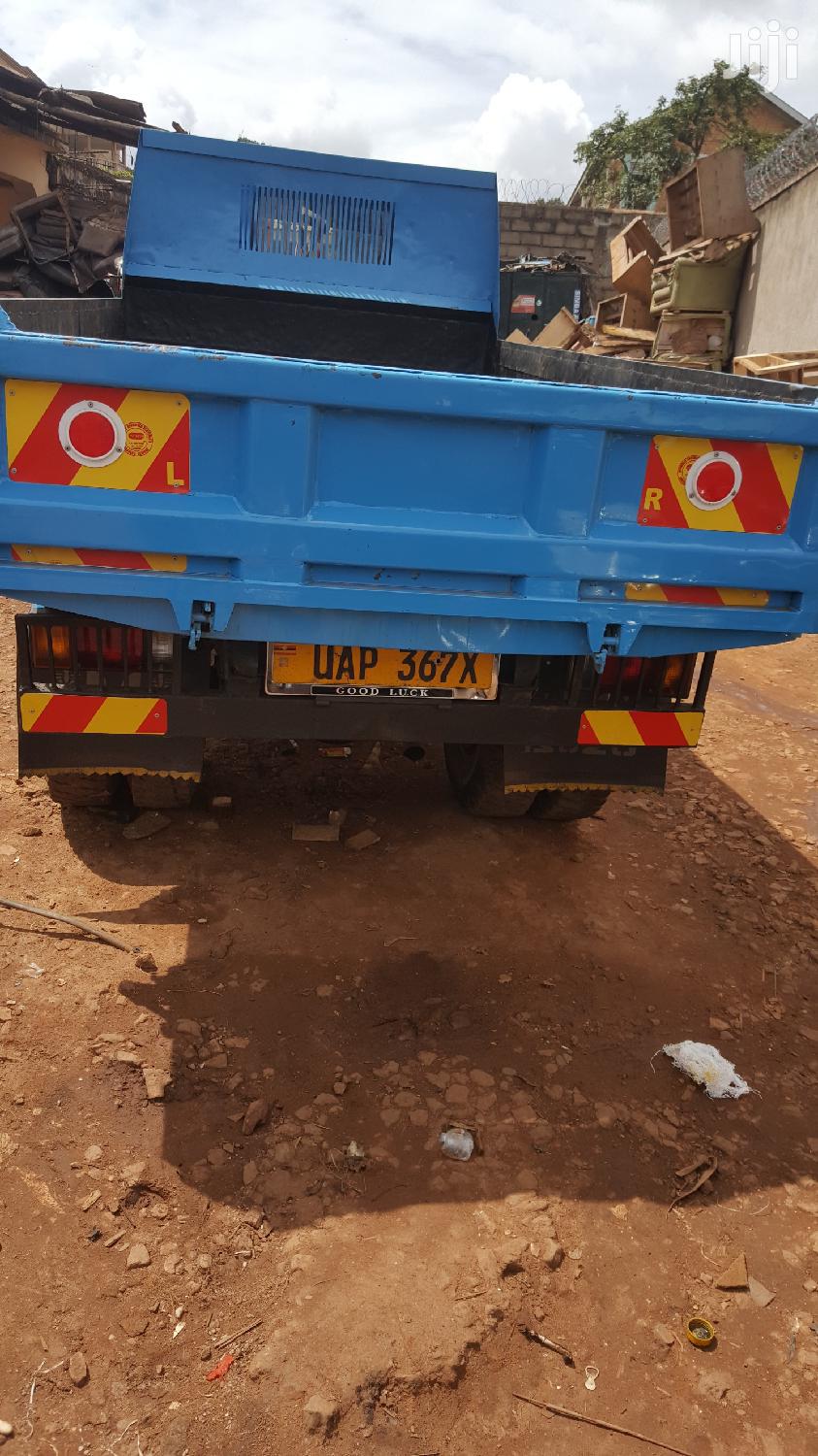 Isuzu Tipper 1995 Blue