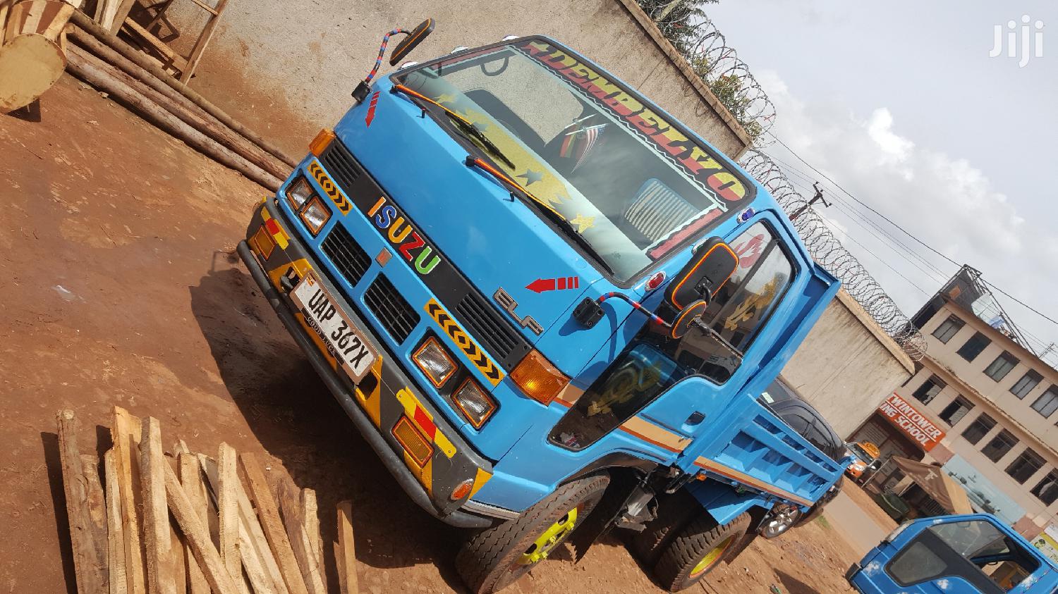 Isuzu Tipper 1995 Blue