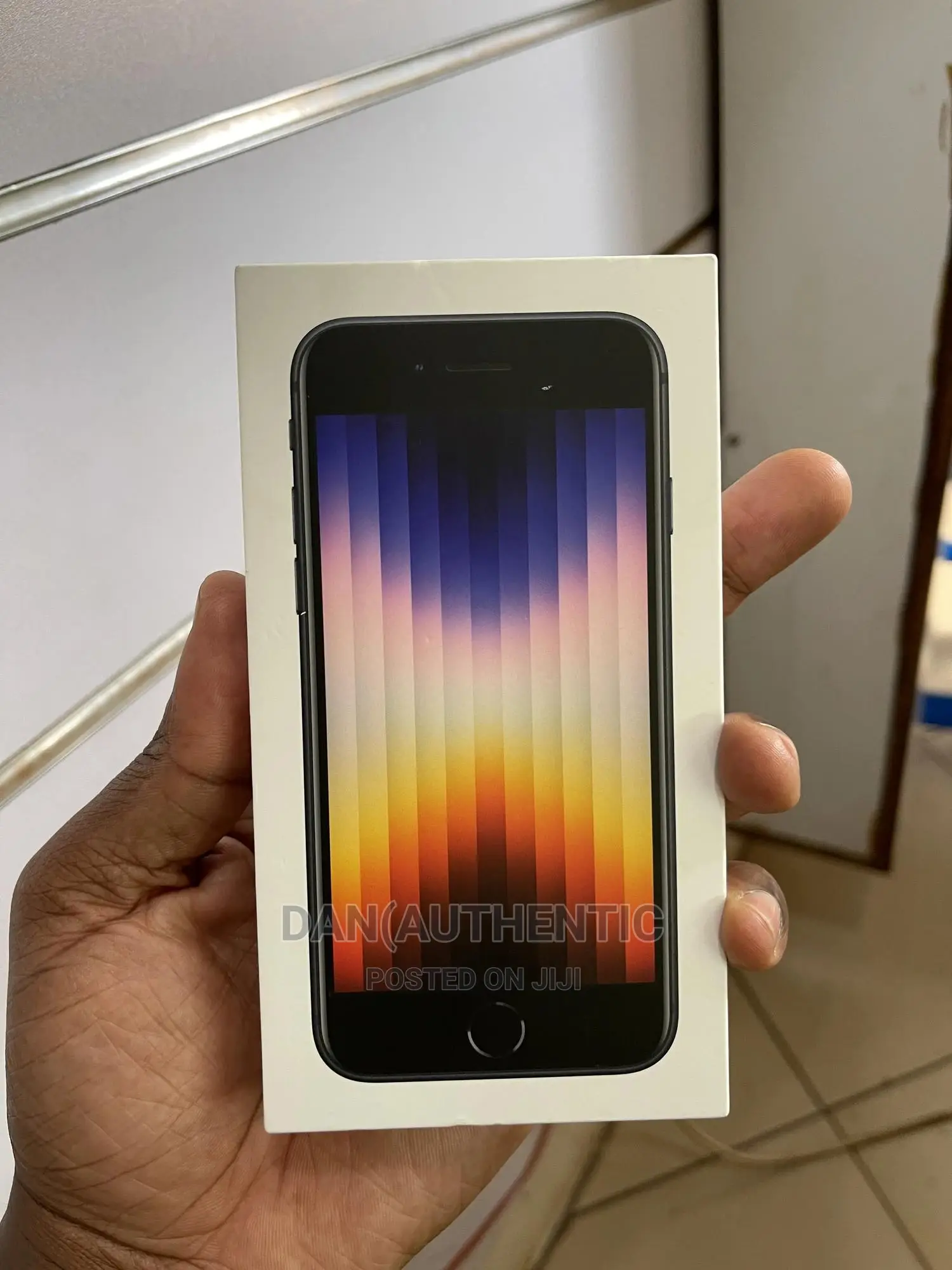 New Apple iPhone SE 2022 128 GB Black