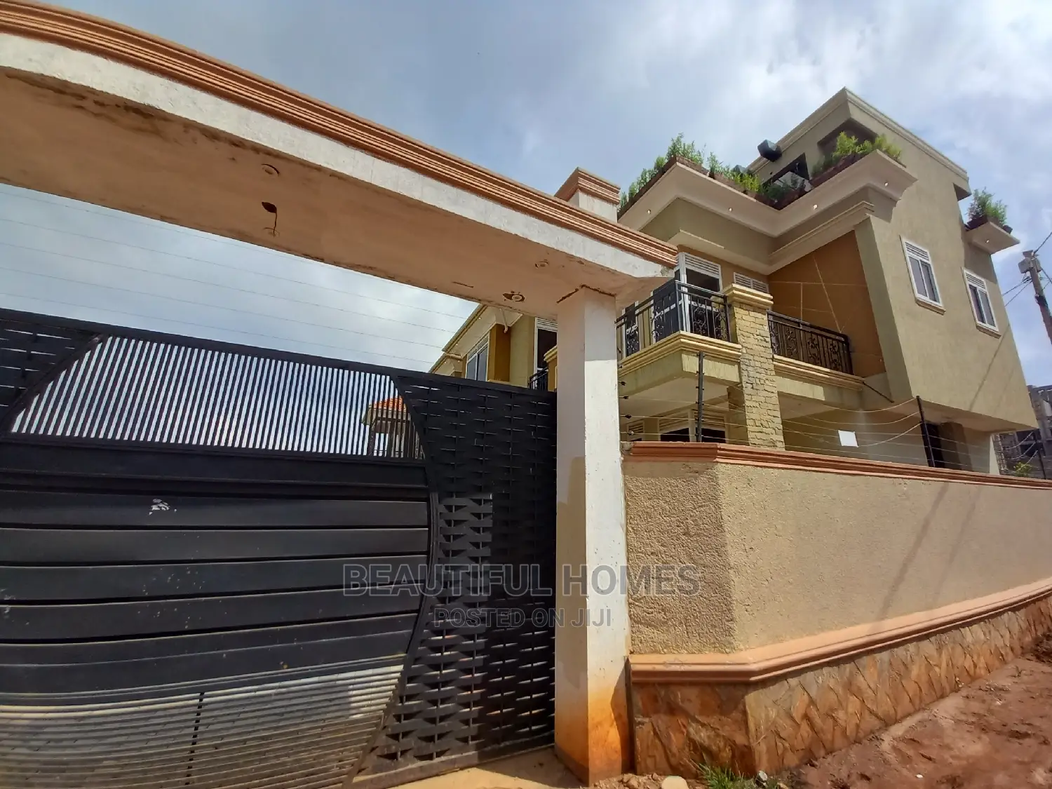 Furnished 5bdrm House in Kyanja, Central Division for Sale