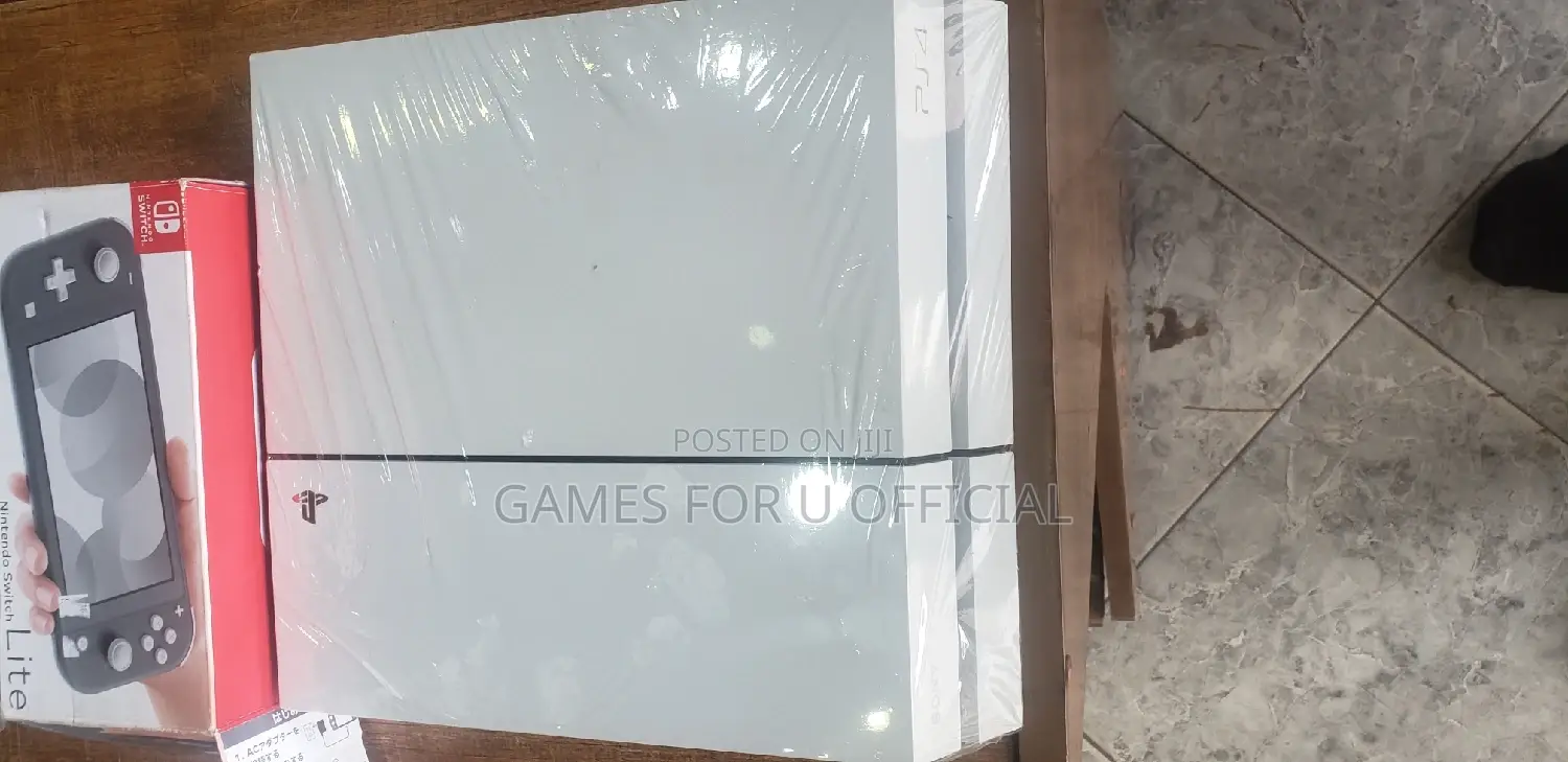 PS4 Standard White Color