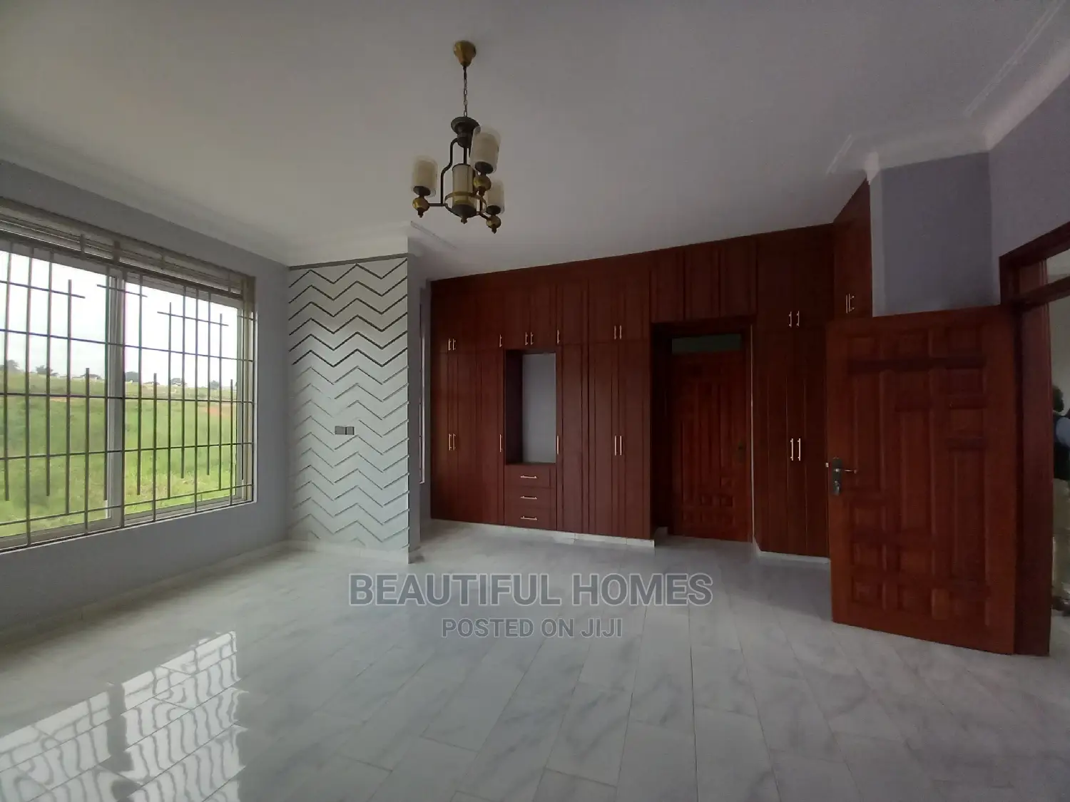 Furnished 5bdrm Mansion in Kyanja, Central Division for Sale