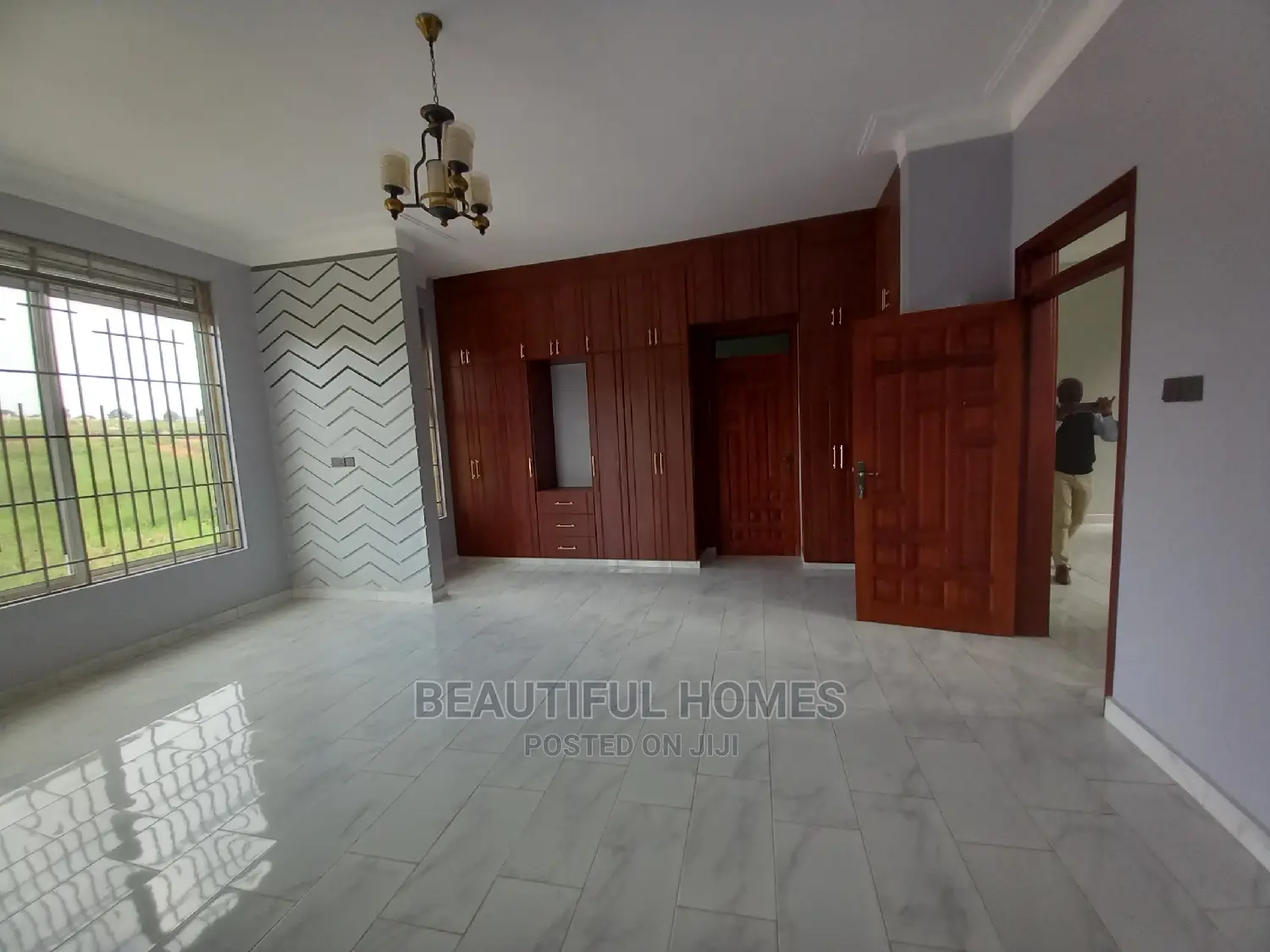 Furnished 5bdrm Mansion in Kyanja, Central Division for Sale