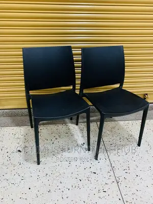 Nice Plastic Chairs (Black)
