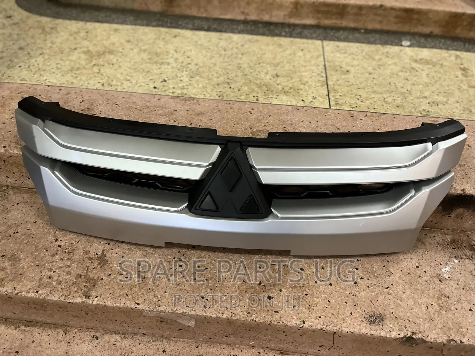 Mitsubishi L200 2020 - 2023 Grille