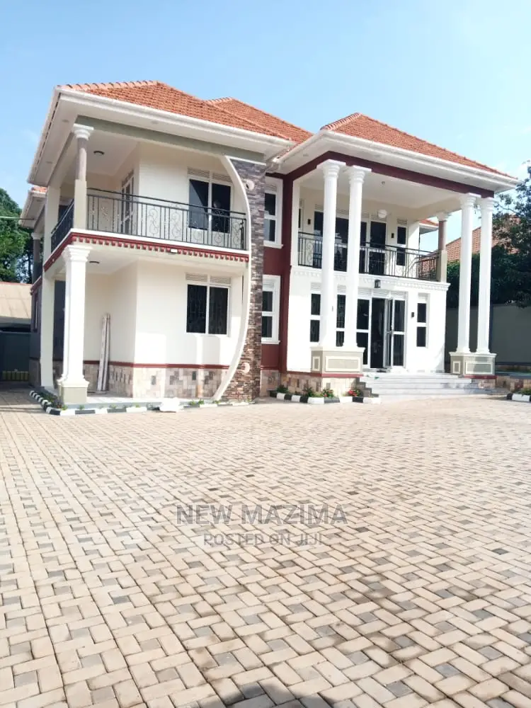 7bdrm Maisonette in Seguku Ntebe Rd, Central Division for Sale