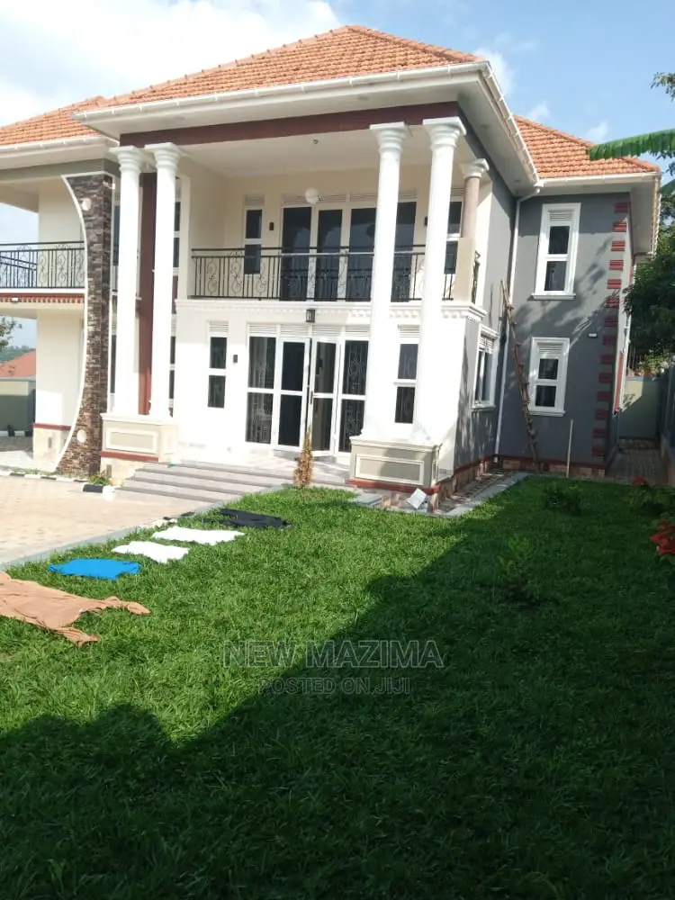 7bdrm Maisonette in Seguku Ntebe Rd, Central Division for Sale