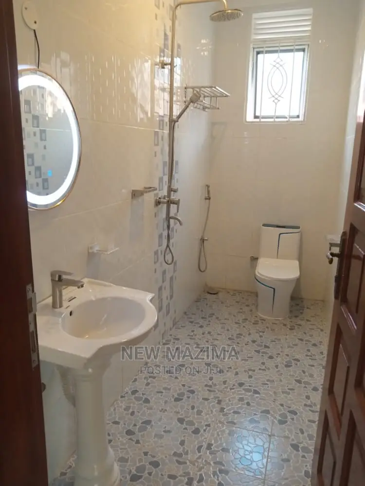 7bdrm Maisonette in Seguku Ntebe Rd, Central Division for Sale