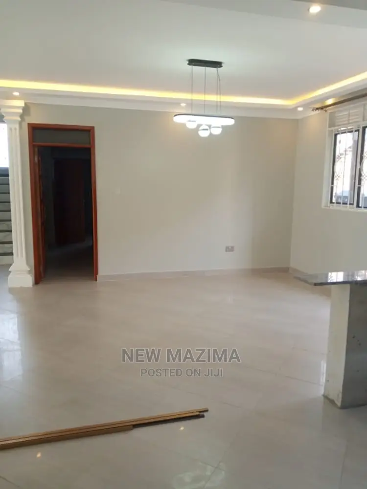 7bdrm Maisonette in Seguku Ntebe Rd, Central Division for Sale