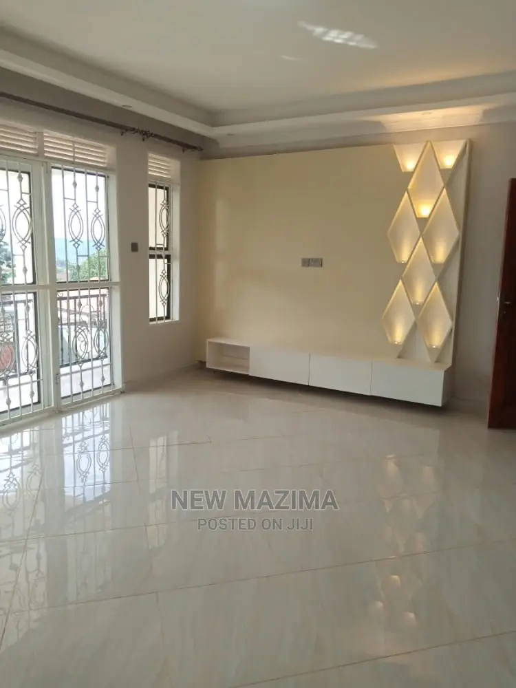 7bdrm Maisonette in Seguku Ntebe Rd, Central Division for Sale