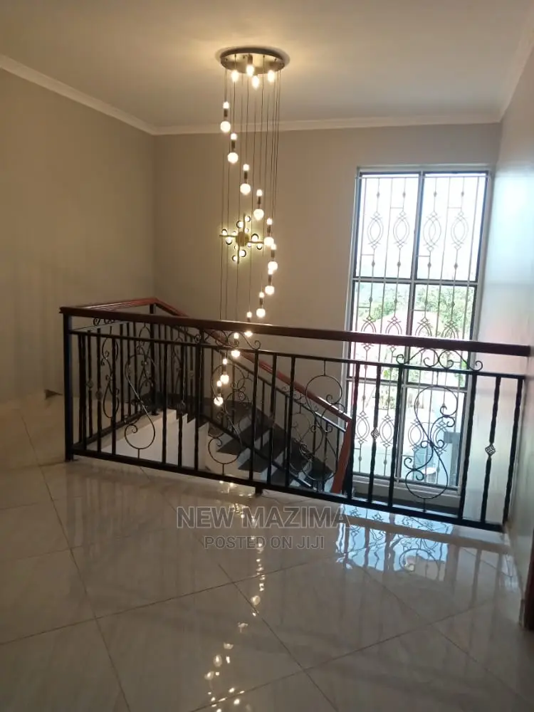 7bdrm Maisonette in Seguku Ntebe Rd, Central Division for Sale