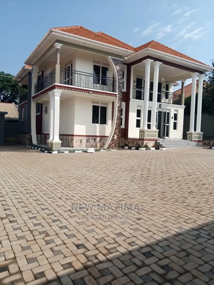 7bdrm Maisonette in Seguku Ntebe Rd, Central Division for Sale