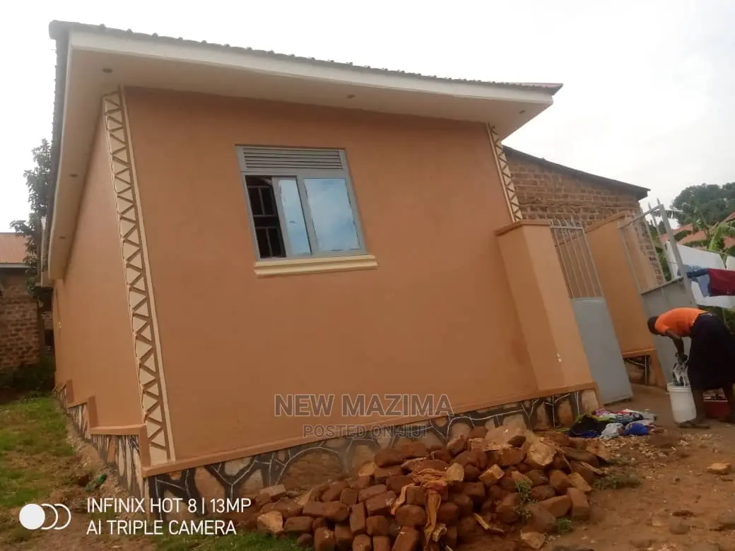 2bdrm House in Kitezi Kabaga, Central Division for Sale