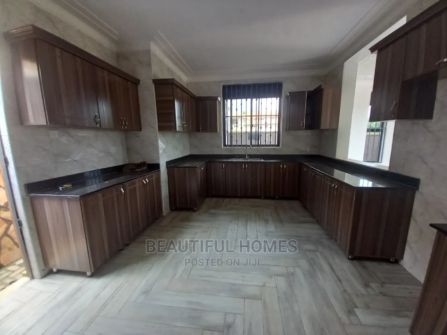 Furnished 5bdrm Duplex in Najjera, Central Division for Sale