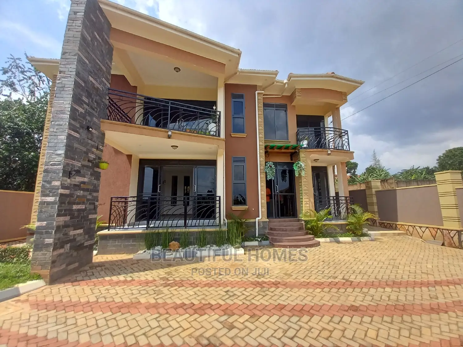 Furnished 5bdrm Mansion in Najjera, Central Division for Sale