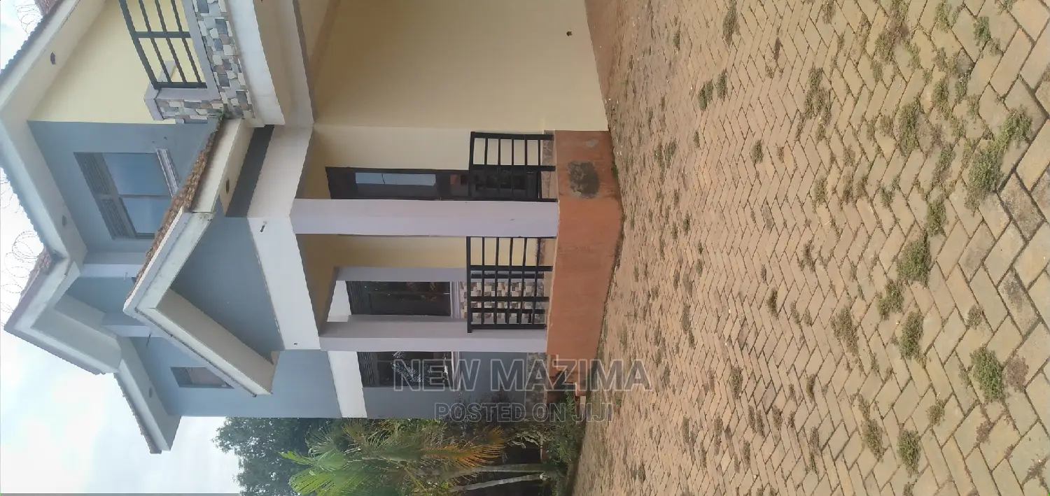 4bdrm Block of Flats in Nkumba Heights, Central Division for Sale