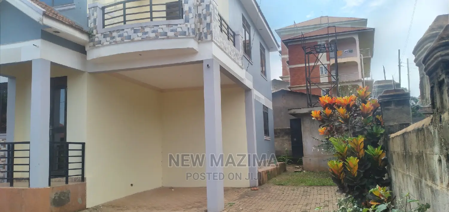 4bdrm Block of Flats in Nkumba Heights, Central Division for Sale
