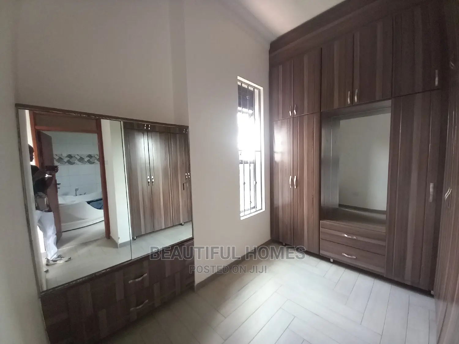 Furnished 5bdrm Mansion in Najjera, Central Division for Sale