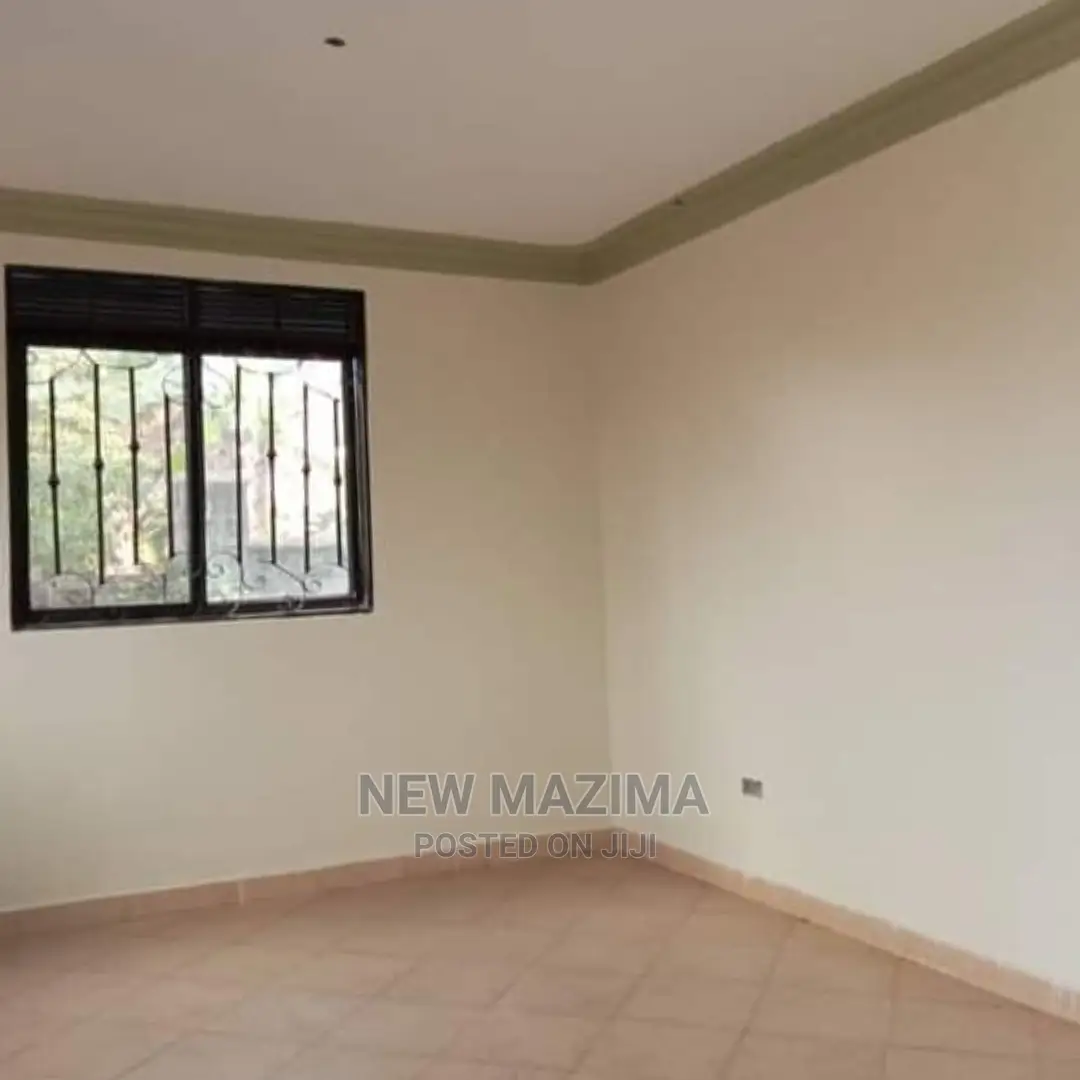4bdrm Block of Flats in Nkumba Heights, Central Division for Sale