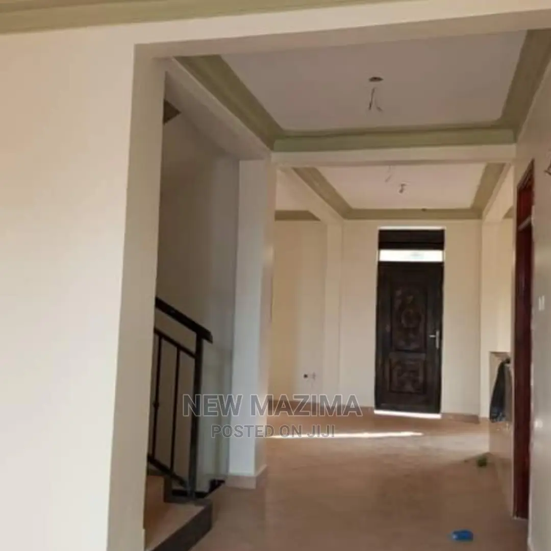 4bdrm Block of Flats in Nkumba Heights, Central Division for Sale