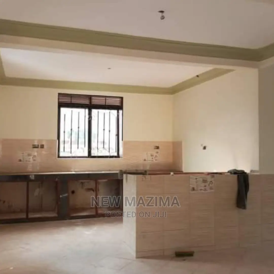 4bdrm Block of Flats in Nkumba Heights, Central Division for Sale