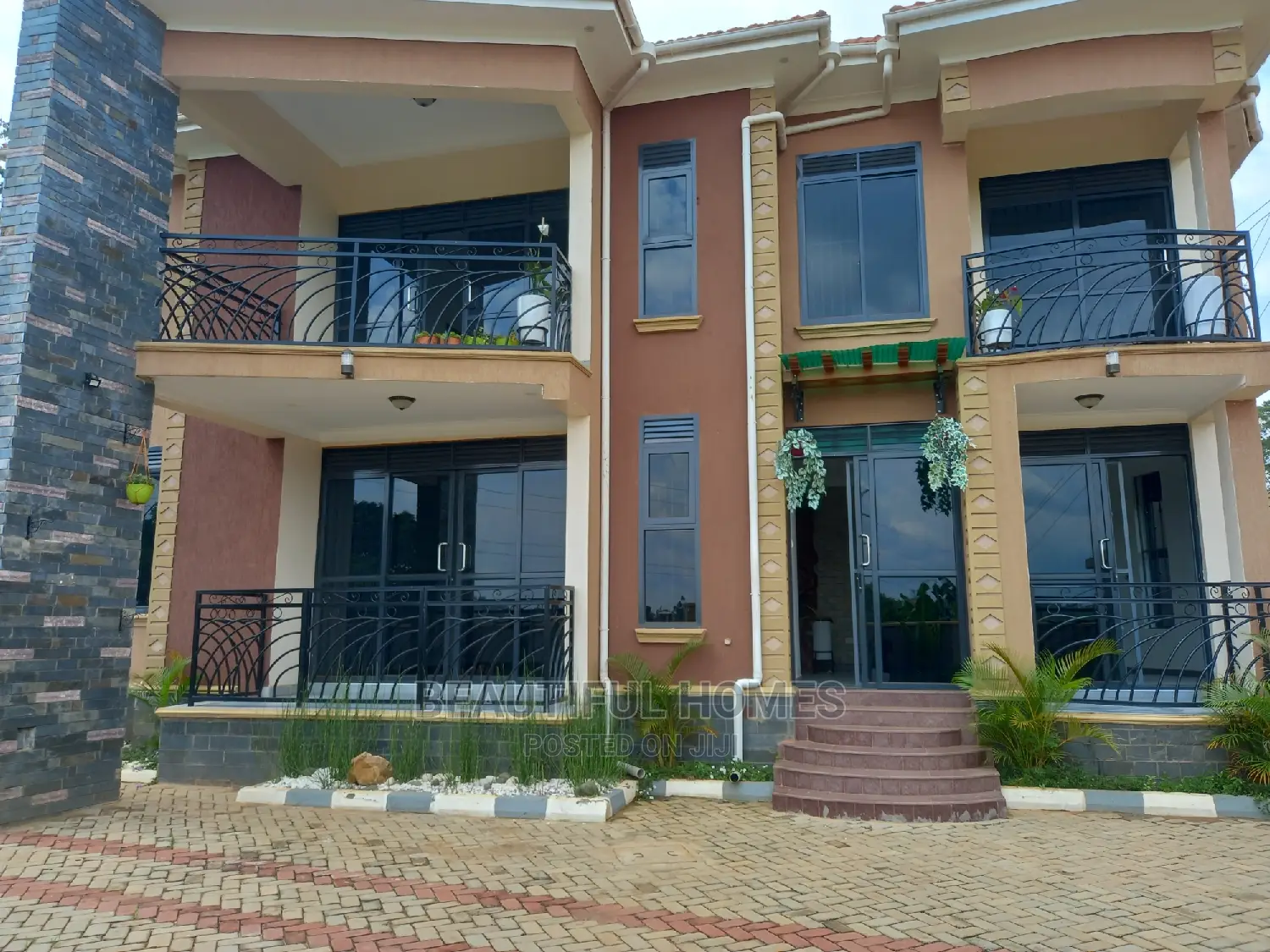 Furnished 5bdrm Mansion in Najjera, Central Division for Sale