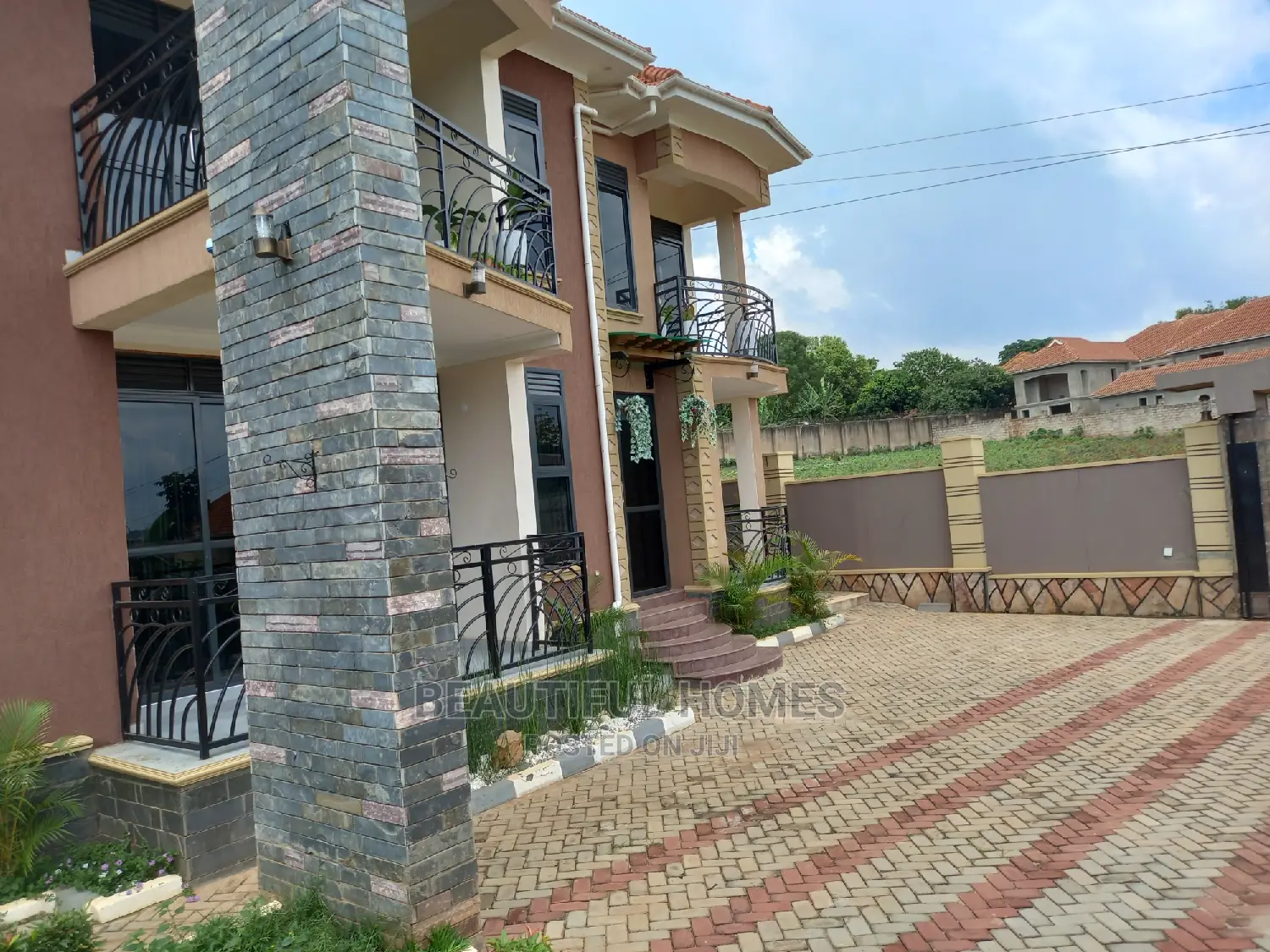 Furnished 5bdrm Mansion in Najjera, Central Division for Sale
