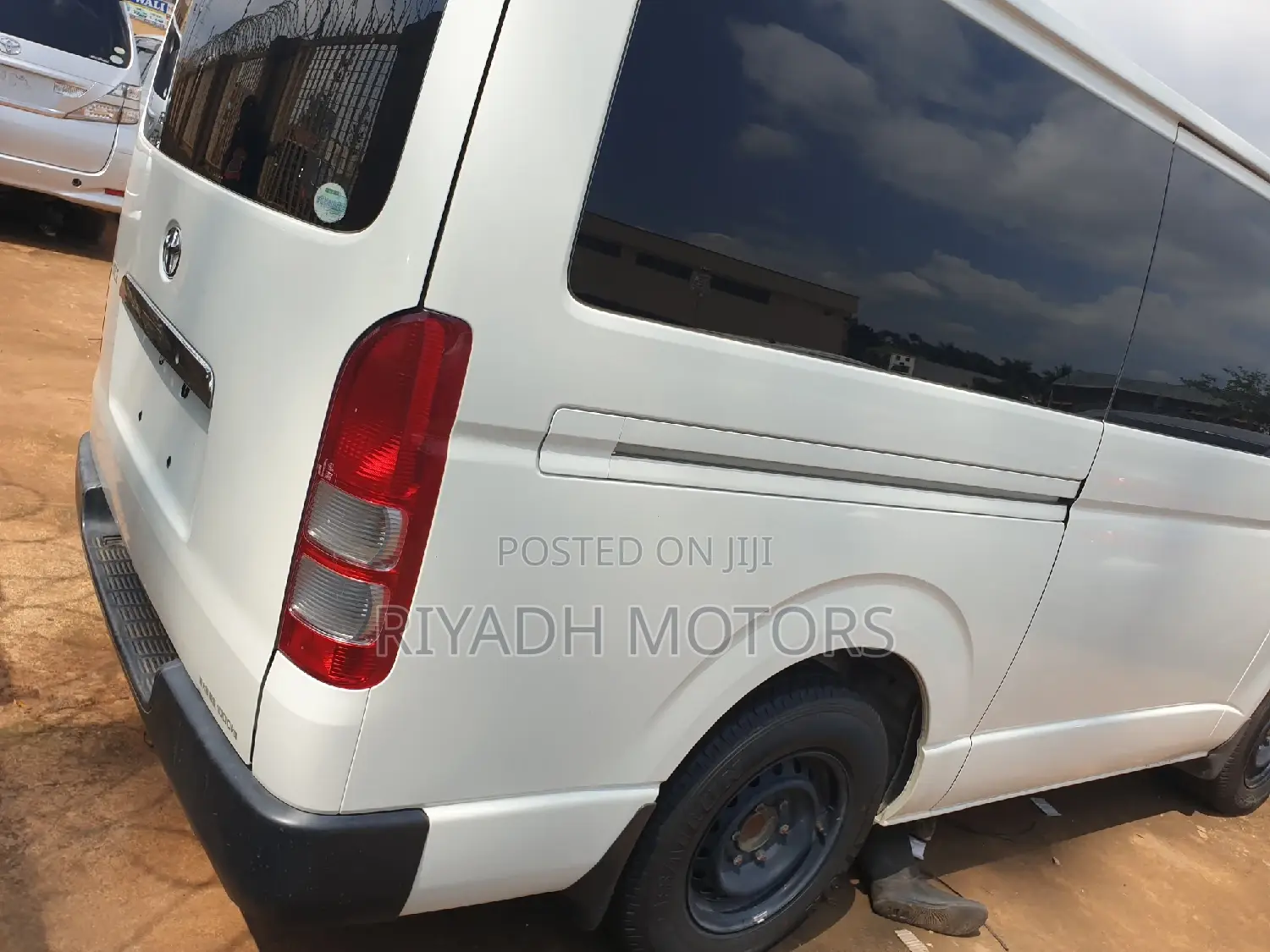 Toyota HiAce 2013 White
