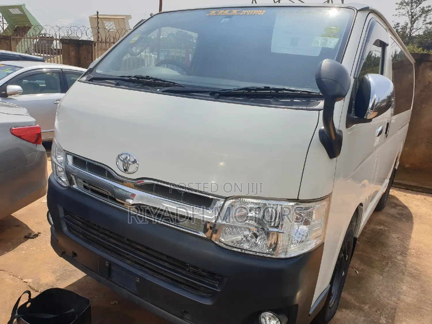 Toyota HiAce 2013 White