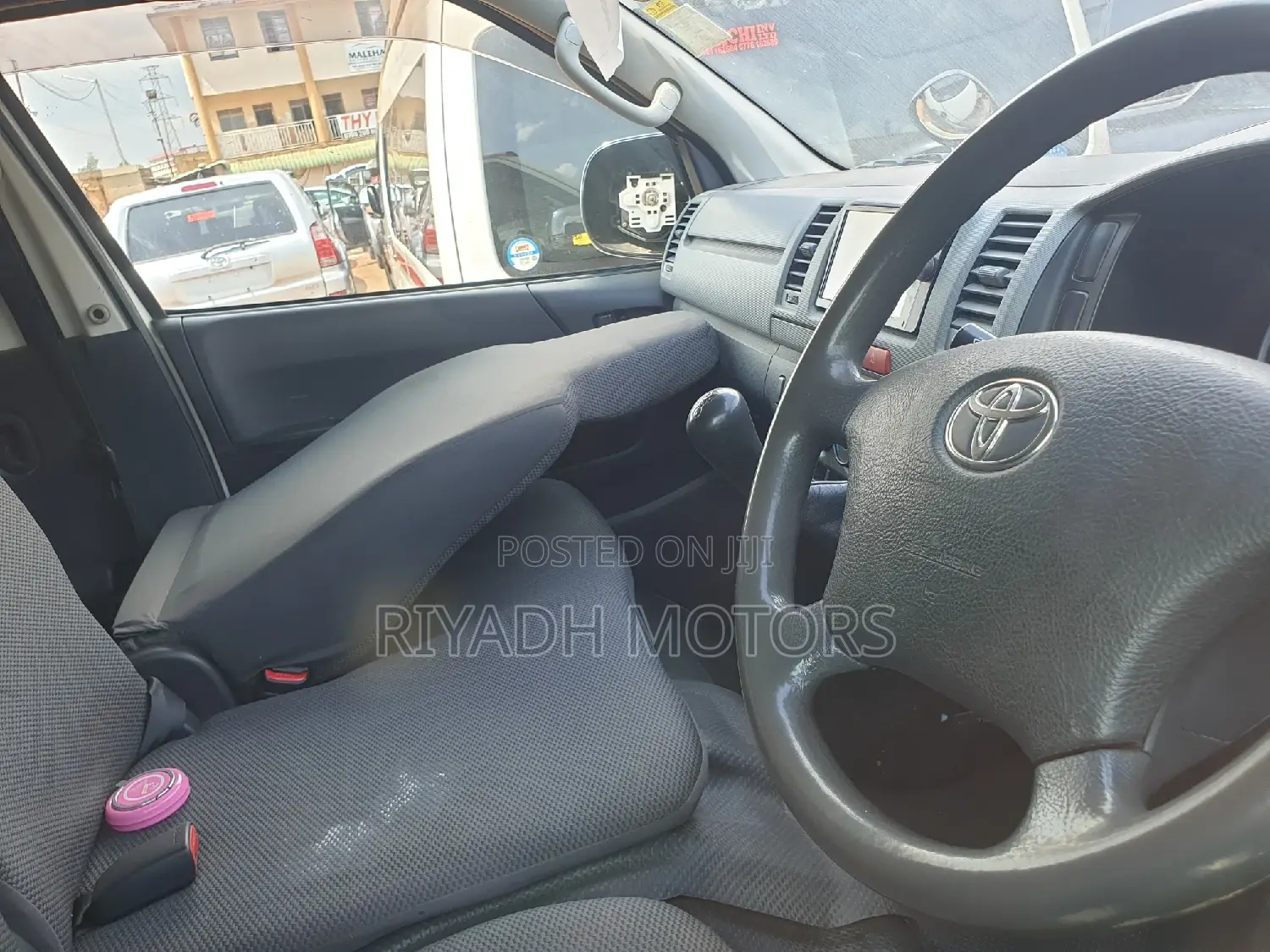 Toyota HiAce 2013 White