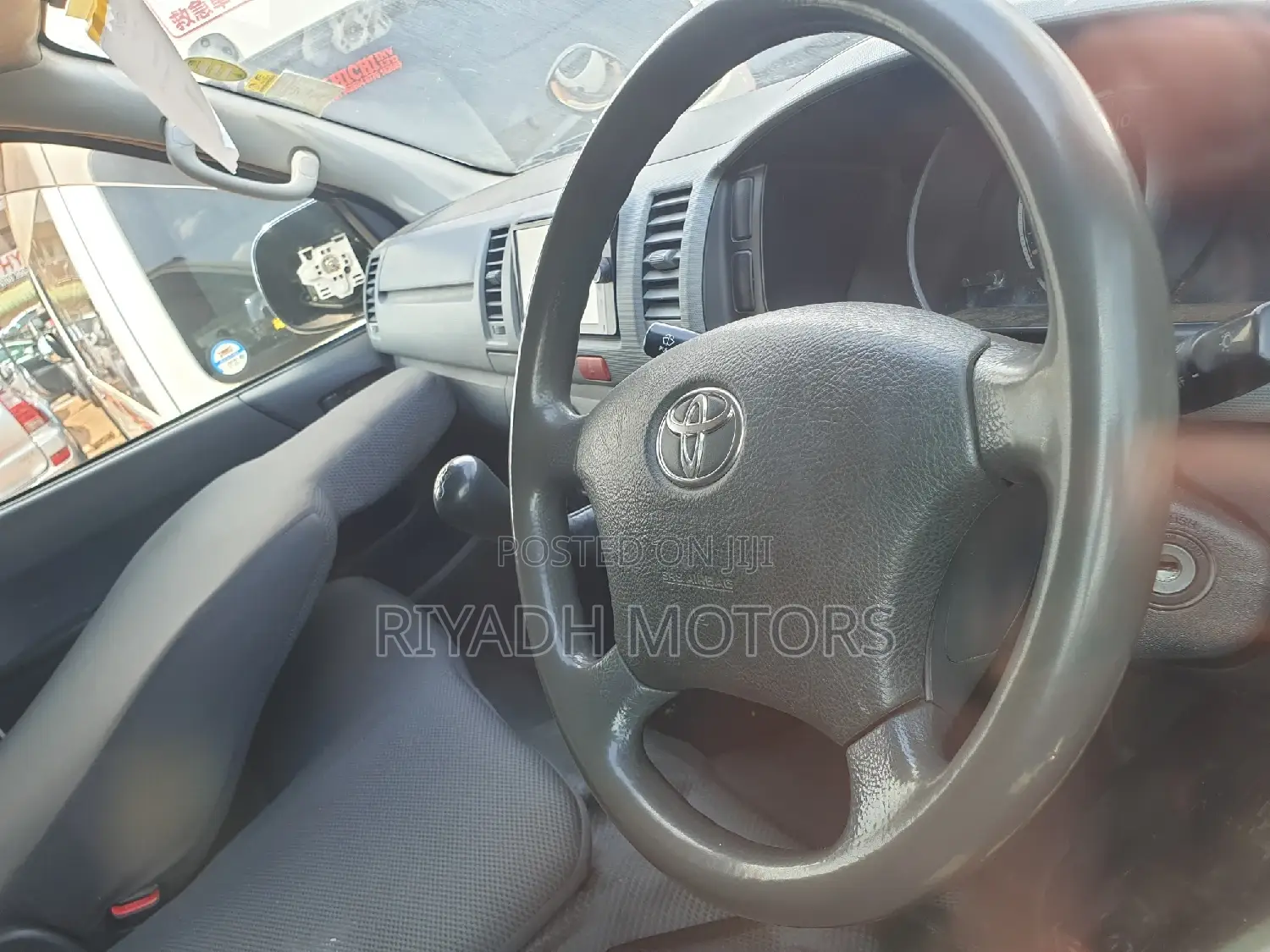 Toyota HiAce 2013 White