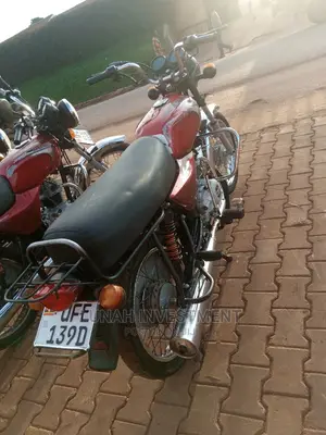 Bajaj Boxer 2021 Orange