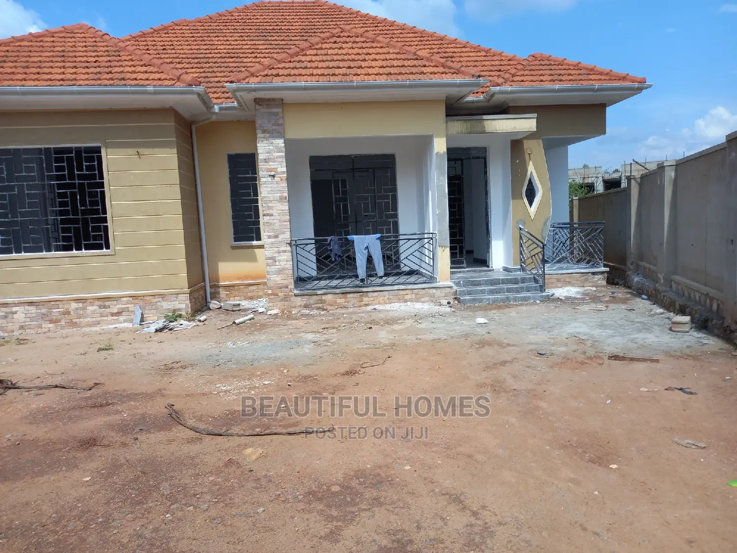 Furnished 4bdrm Bungalow in Kira All Tarmack for Sale