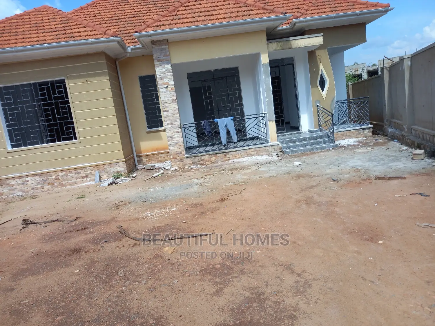 Furnished 4bdrm Bungalow in Kira All Tarmack for Sale