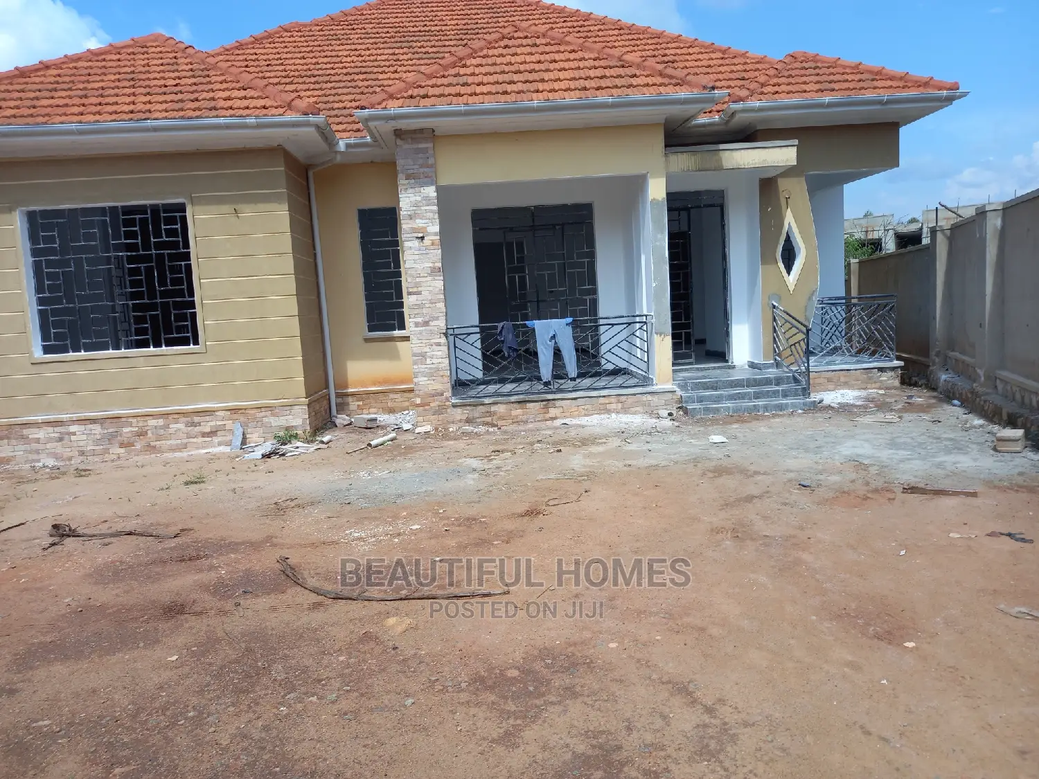 Furnished 4bdrm Bungalow in Kira All Tarmack for Sale