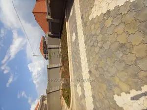 Furnished 4bdrm House in Kira Corporate for Sale