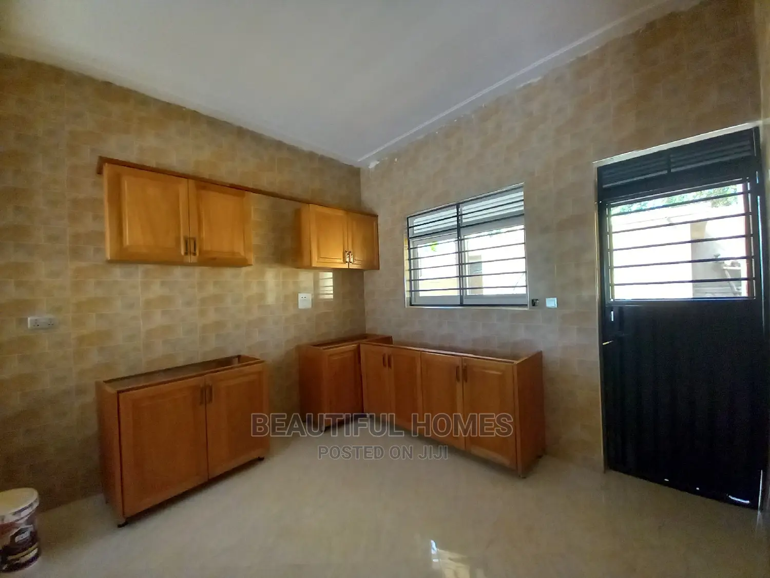 Furnished 4bdrm Bungalow in Kira for Sale