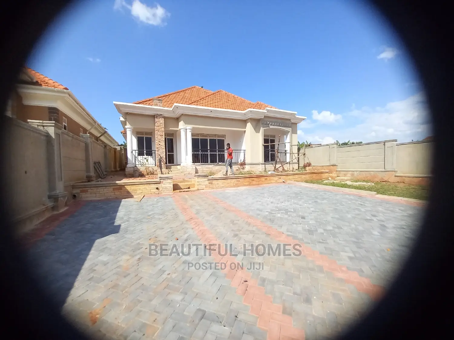 Furnished 4bdrm Bungalow in Kira Posh for Sale