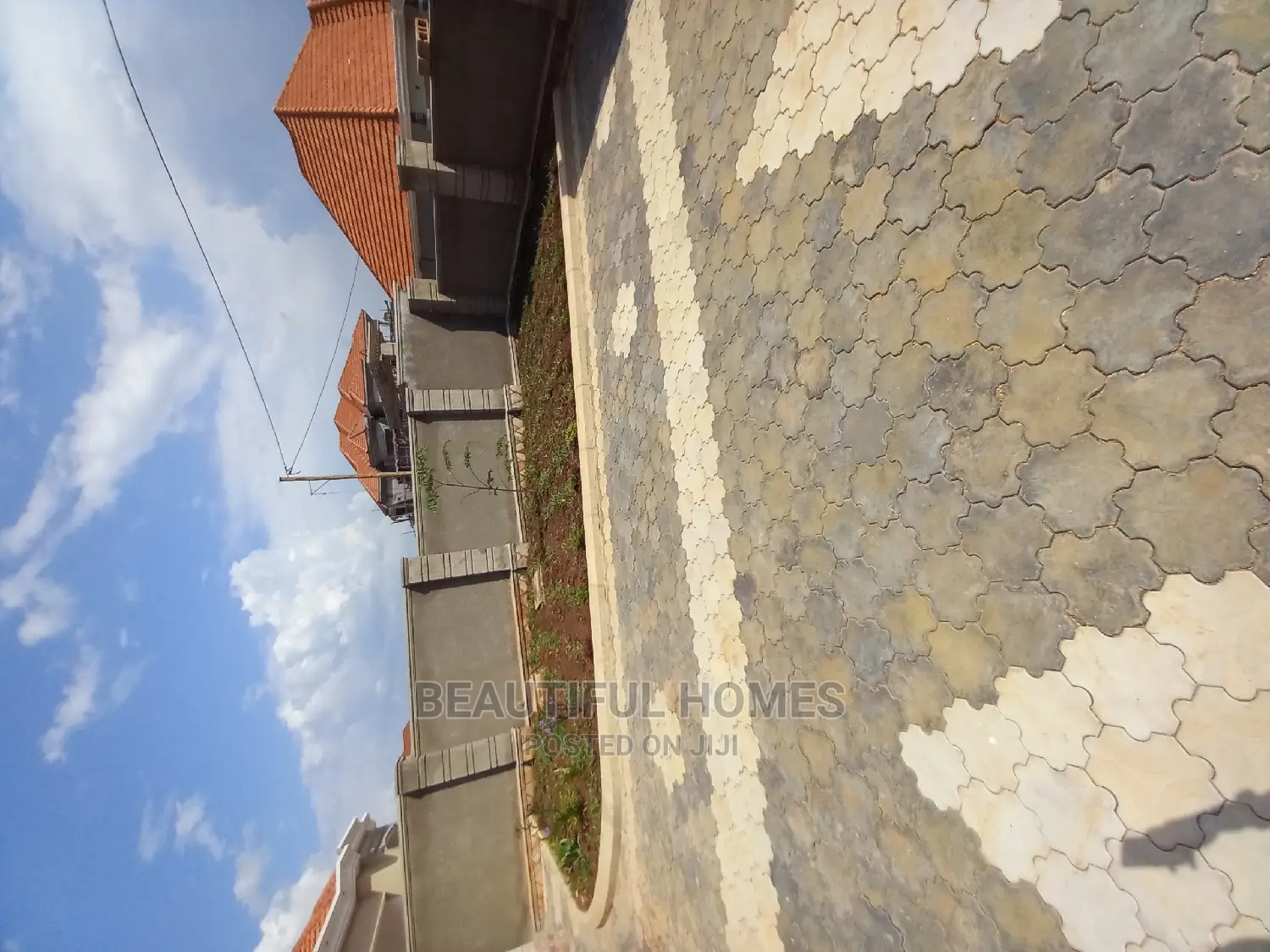 Furnished 4bdrm Bungalow in Kira Posh for Sale