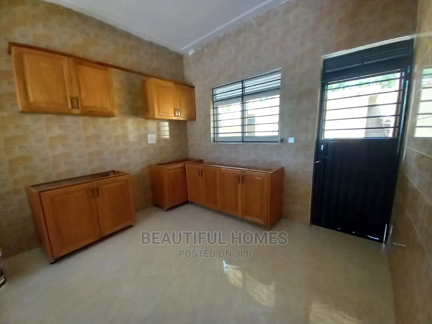 Furnished 4bdrm Bungalow in Kira Posh for Sale
