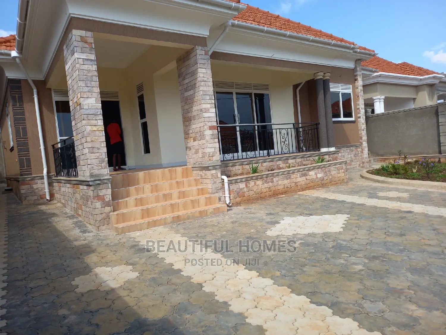 Furnished 4bdrm Bungalow in Kira for Sale