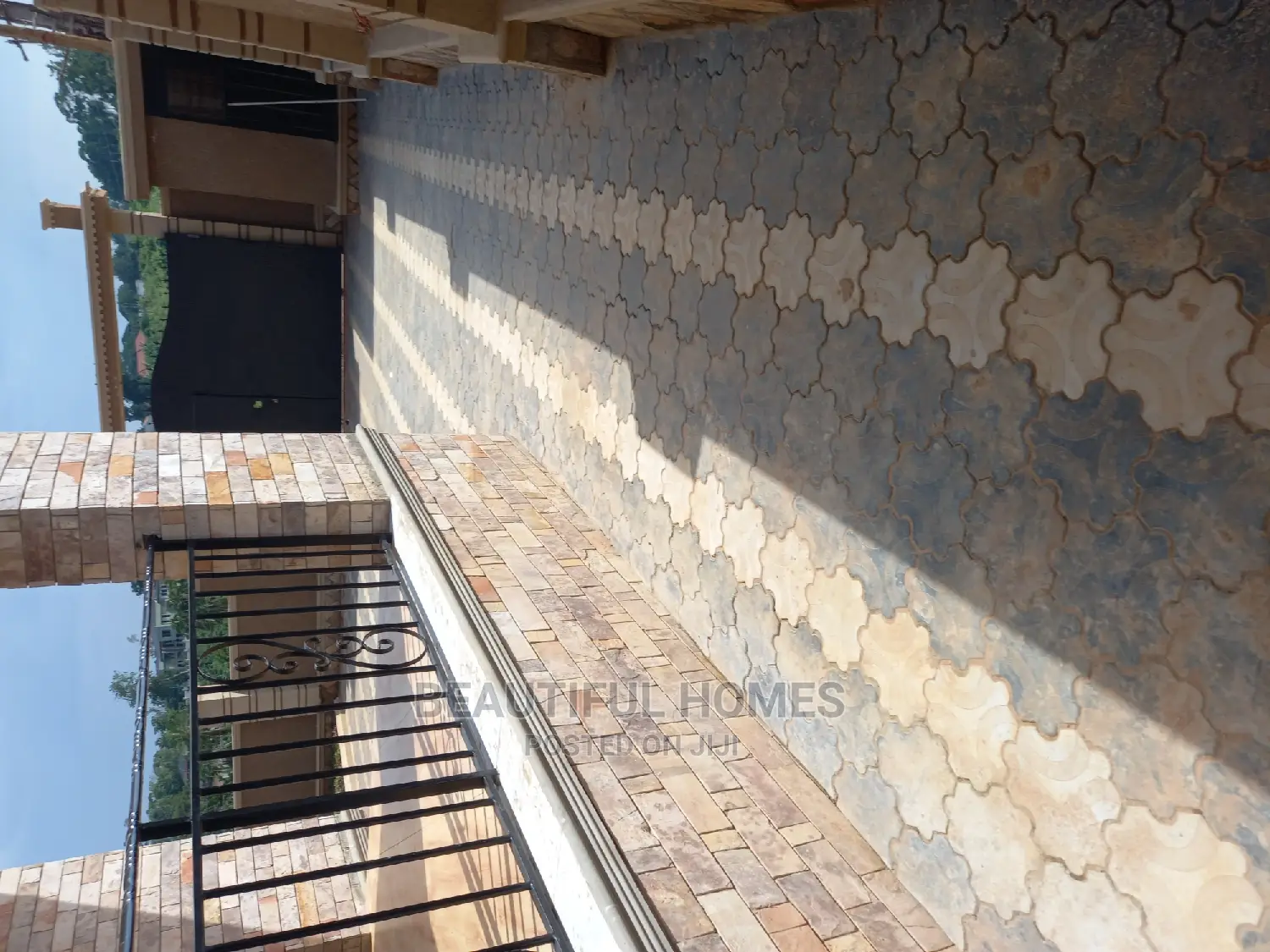 Furnished 4bdrm Bungalow in Kira for Sale