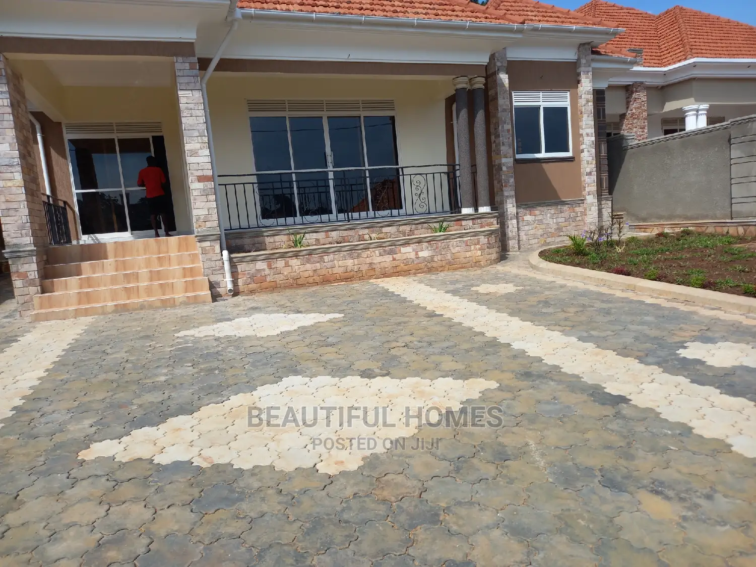 Furnished 4bdrm Bungalow in Kira for Sale
