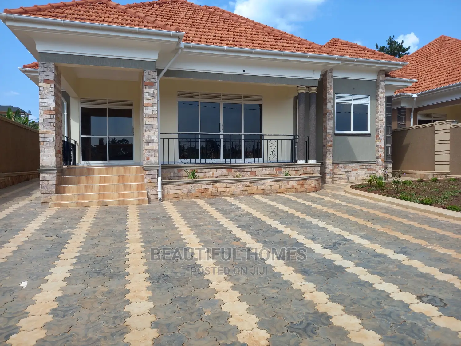Furnished 4bdrm Bungalow in Kira for Sale