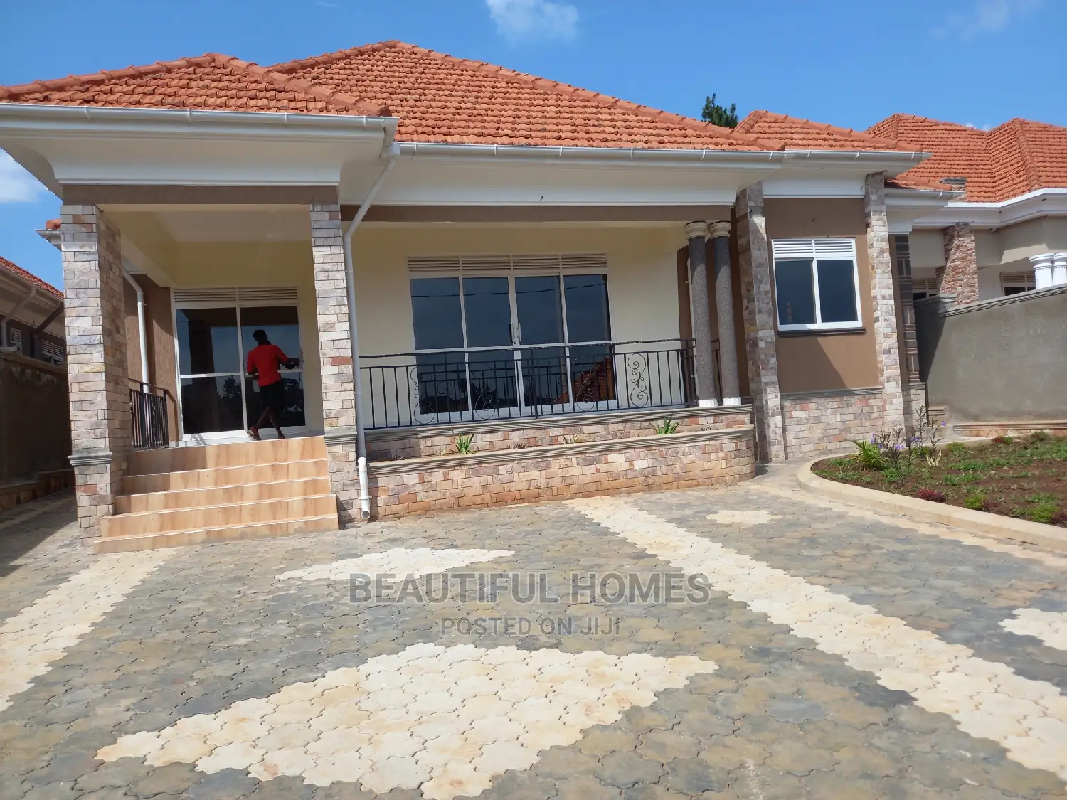 Furnished 4bdrm Bungalow in Kira Corporate for Sale