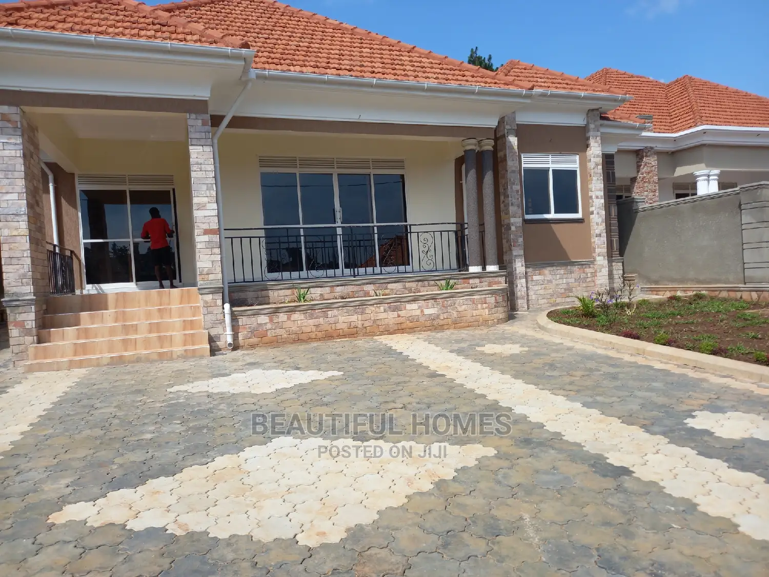 Furnished 4bdrm Bungalow in Kira Corporate for Sale