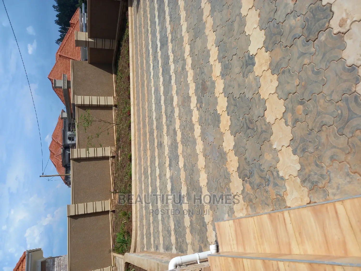 Furnished 4bdrm Mansion in Kira for Sale