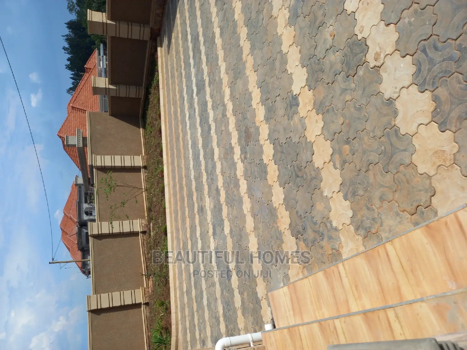 Furnished 4bdrm Mansion in Kira for Sale