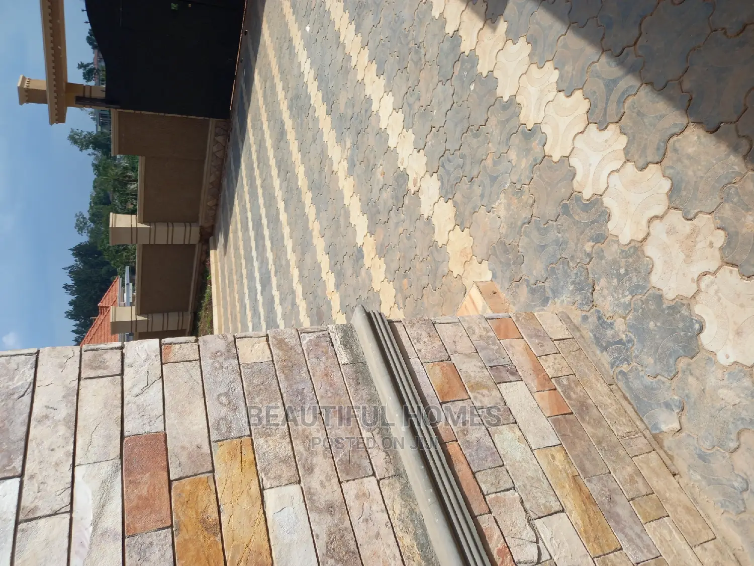 Furnished 4bdrm Mansion in Kira for Sale